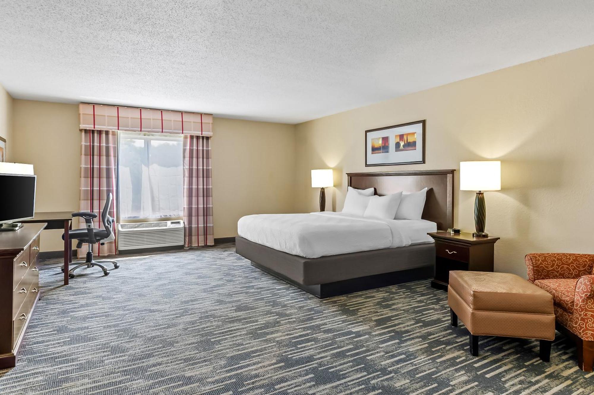 King Room with Roll-In Shower - Disability Access